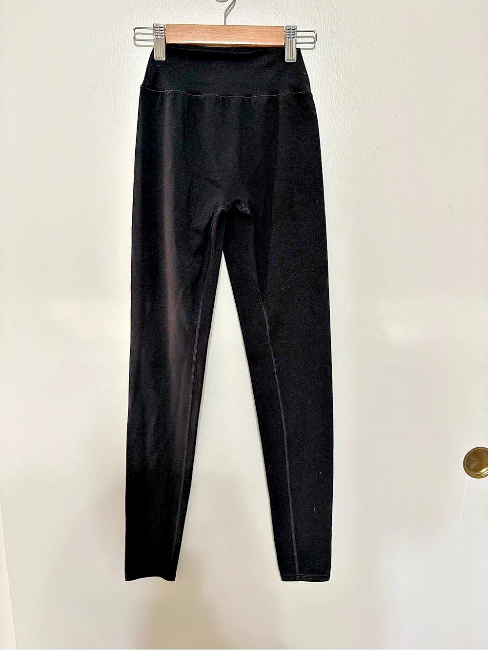 ALO Softsculpt Define Legging medium compression soft feel